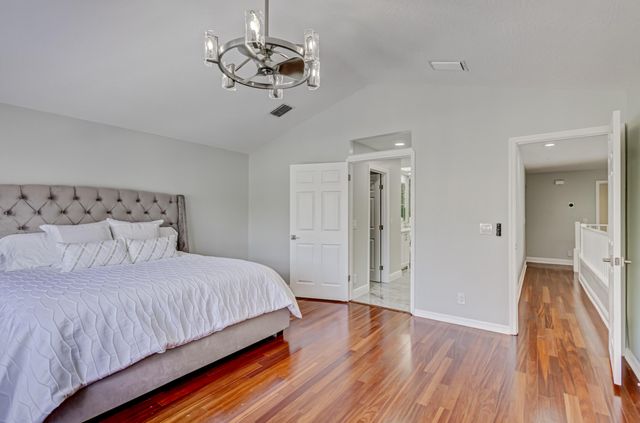 17 Selby Lane, Palm Beach Gardens, FL 33418