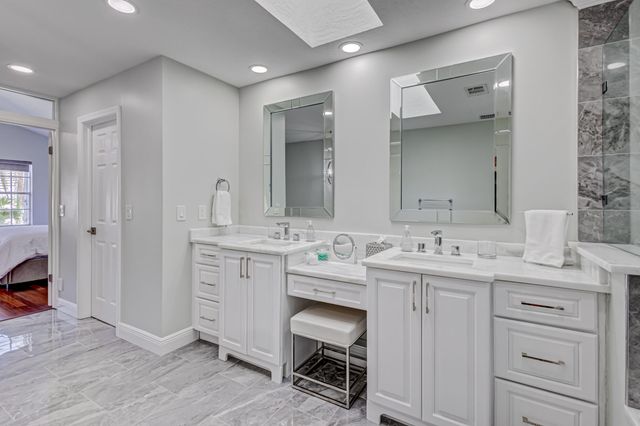 17 Selby Lane, Palm Beach Gardens, FL 33418