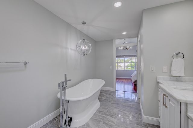 17 Selby Lane, Palm Beach Gardens, FL 33418