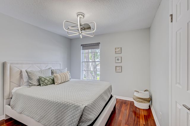 17 Selby Lane, Palm Beach Gardens, FL 33418