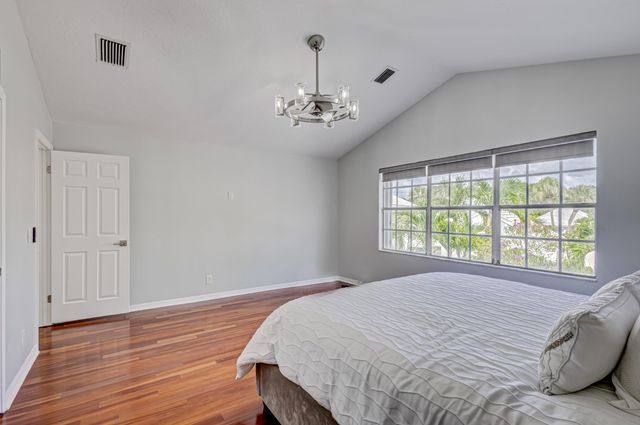 17 Selby Lane, Palm Beach Gardens, FL 33418