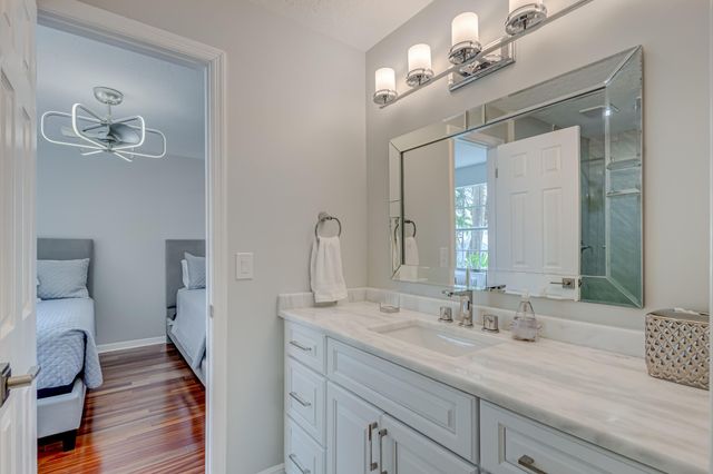 17 Selby Lane, Palm Beach Gardens, FL 33418