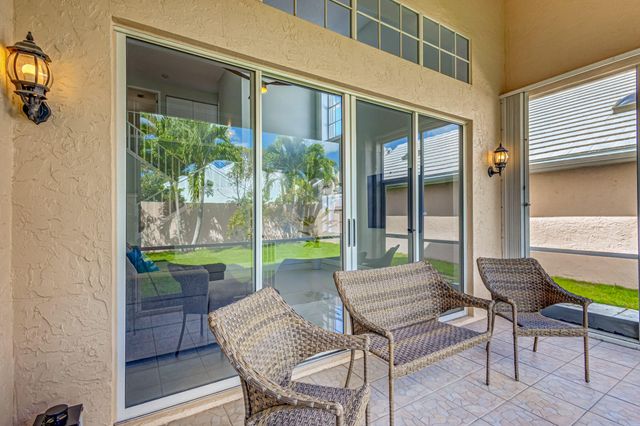 17 Selby Lane, Palm Beach Gardens, FL 33418