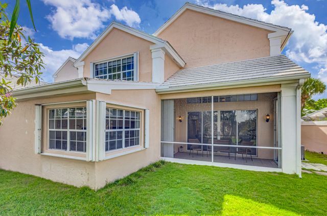 17 Selby Lane, Palm Beach Gardens, FL 33418