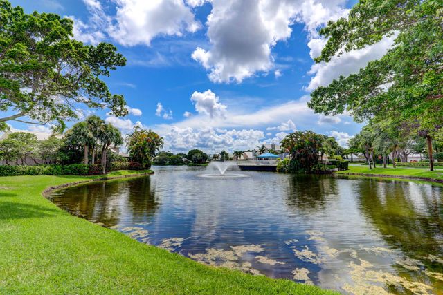 17 Selby Lane, Palm Beach Gardens, FL 33418