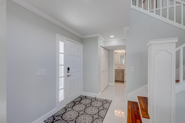 17 Selby Lane, Palm Beach Gardens, FL 33418