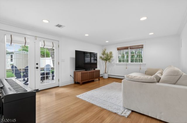 32 Bergen Rd, New Providence Boro, NJ 07974