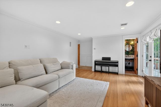 32 Bergen Rd, New Providence Boro, NJ 07974