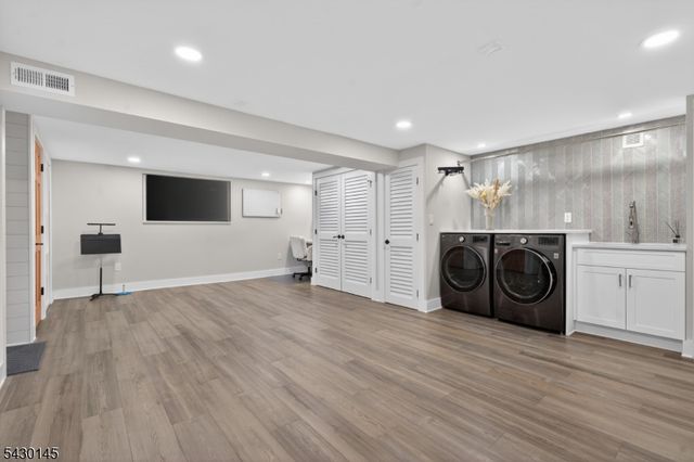 32 Bergen Rd, New Providence Boro, NJ 07974