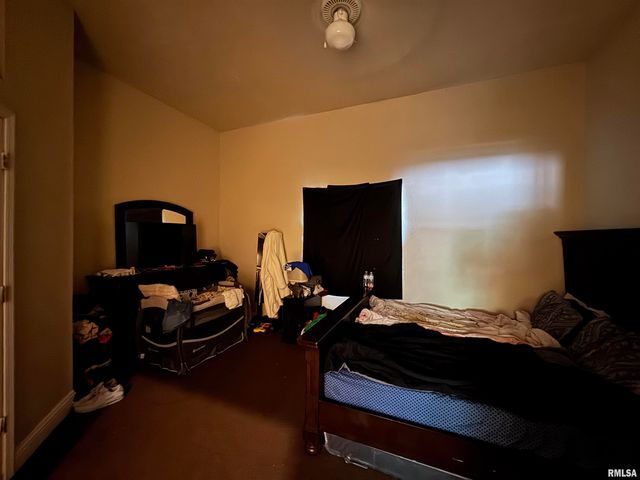 323 W WALNUT Street, Carbondale, IL 62901