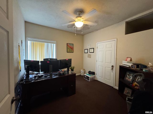 323 W WALNUT Street, Carbondale, IL 62901