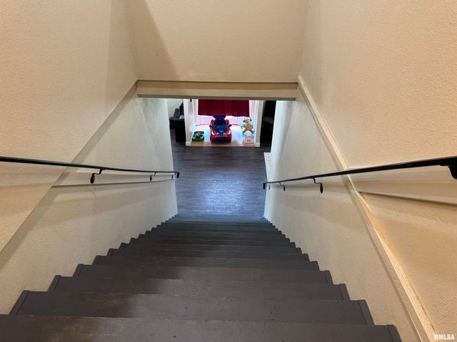 323 W WALNUT Street, Carbondale, IL 62901