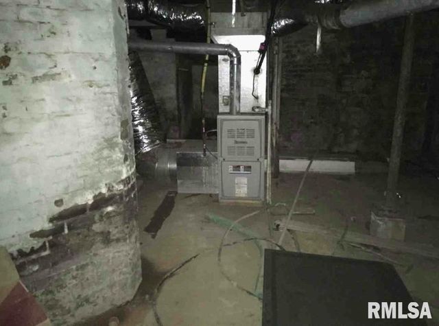 323 W WALNUT Street, Carbondale, IL 62901