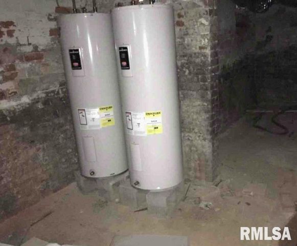 323 W WALNUT Street, Carbondale, IL 62901