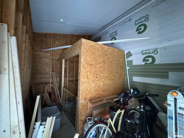 323 W WALNUT Street, Carbondale, IL 62901