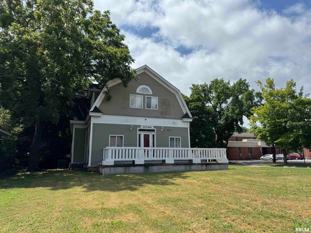 323 W WALNUT Street, Carbondale, IL 62901