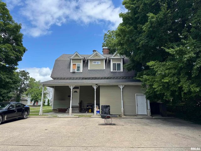 323 W WALNUT Street, Carbondale, IL 62901