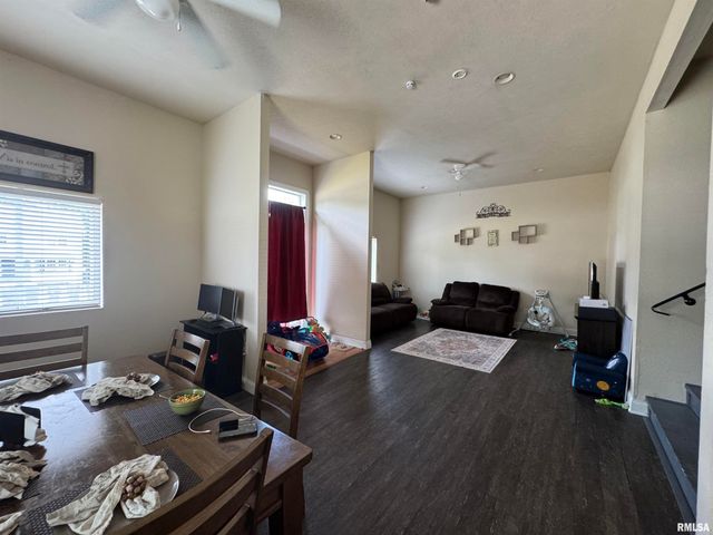 323 W WALNUT Street, Carbondale, IL 62901