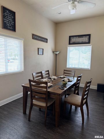 323 W WALNUT Street, Carbondale, IL 62901