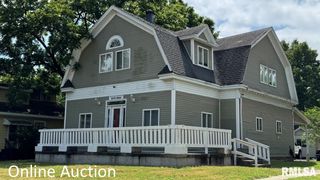 323 W WALNUT Street, Carbondale, IL 62901