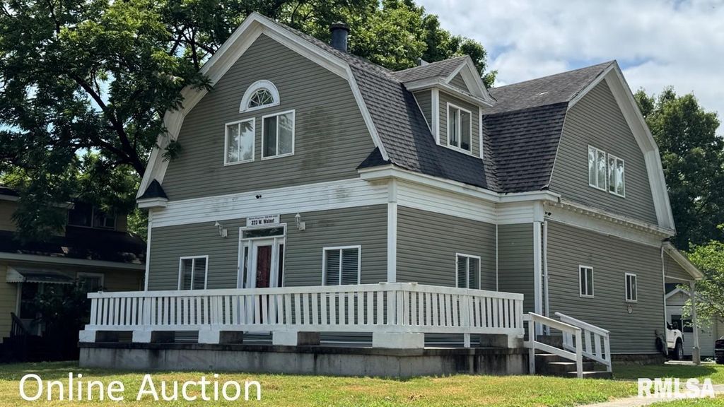 323 W WALNUT Street, Carbondale, IL 62901