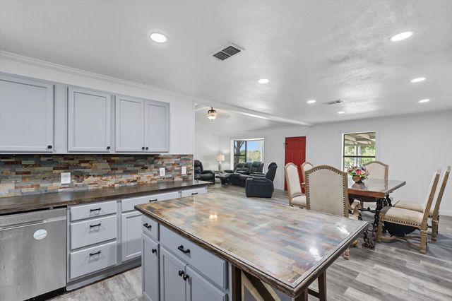 1118 Private Road 425, Whitewright, TX 75491