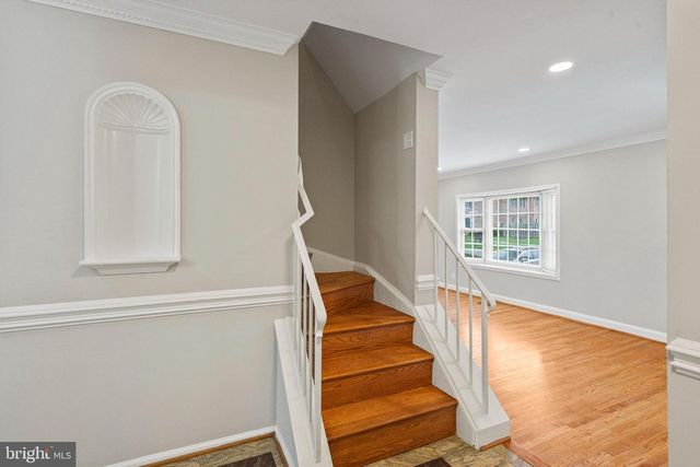 8251 CLIFTON FARM CT, Alexandria, VA 22306