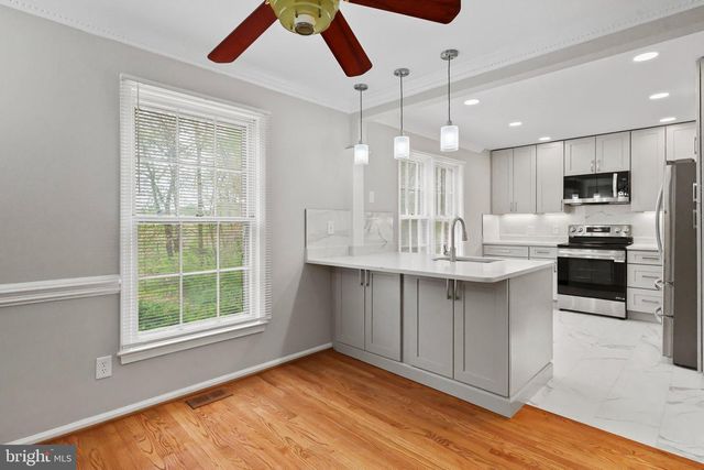 8251 CLIFTON FARM CT, Alexandria, VA 22306