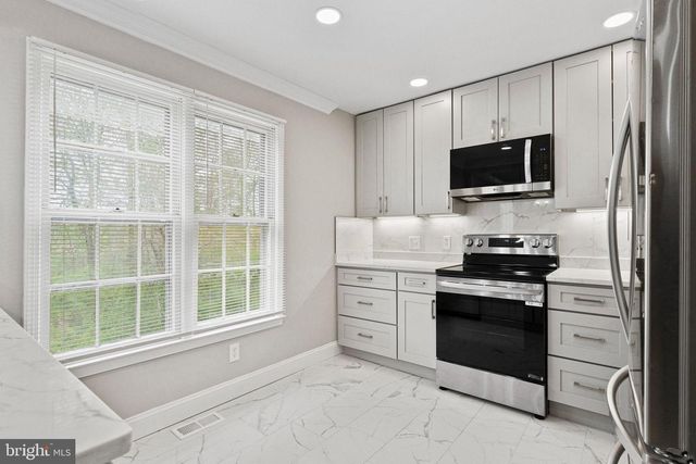 8251 CLIFTON FARM CT, Alexandria, VA 22306