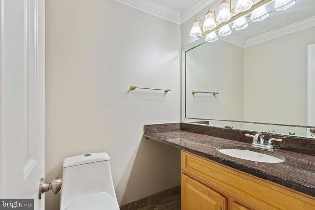 8251 CLIFTON FARM CT, Alexandria, VA 22306