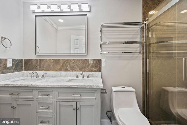 8251 CLIFTON FARM CT, Alexandria, VA 22306
