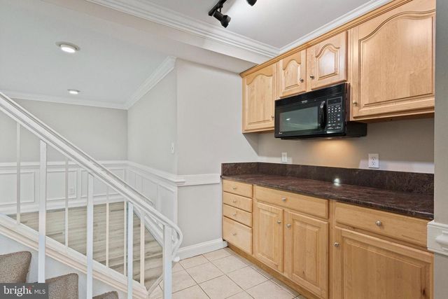 8251 CLIFTON FARM CT, Alexandria, VA 22306