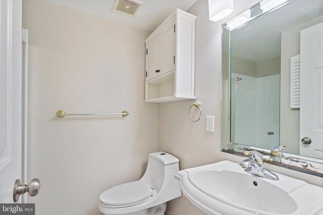 8251 CLIFTON FARM CT, Alexandria, VA 22306