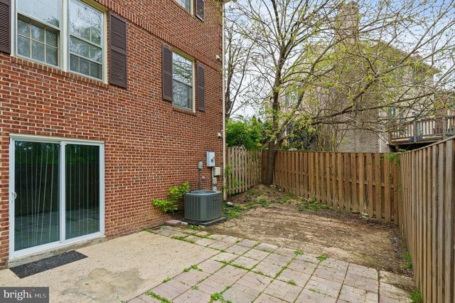 8251 CLIFTON FARM CT, Alexandria, VA 22306