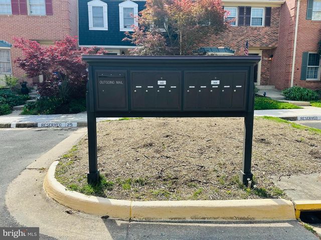 8251 CLIFTON FARM CT, Alexandria, VA 22306