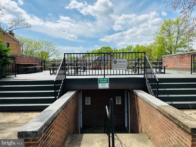8251 CLIFTON FARM CT, Alexandria, VA 22306