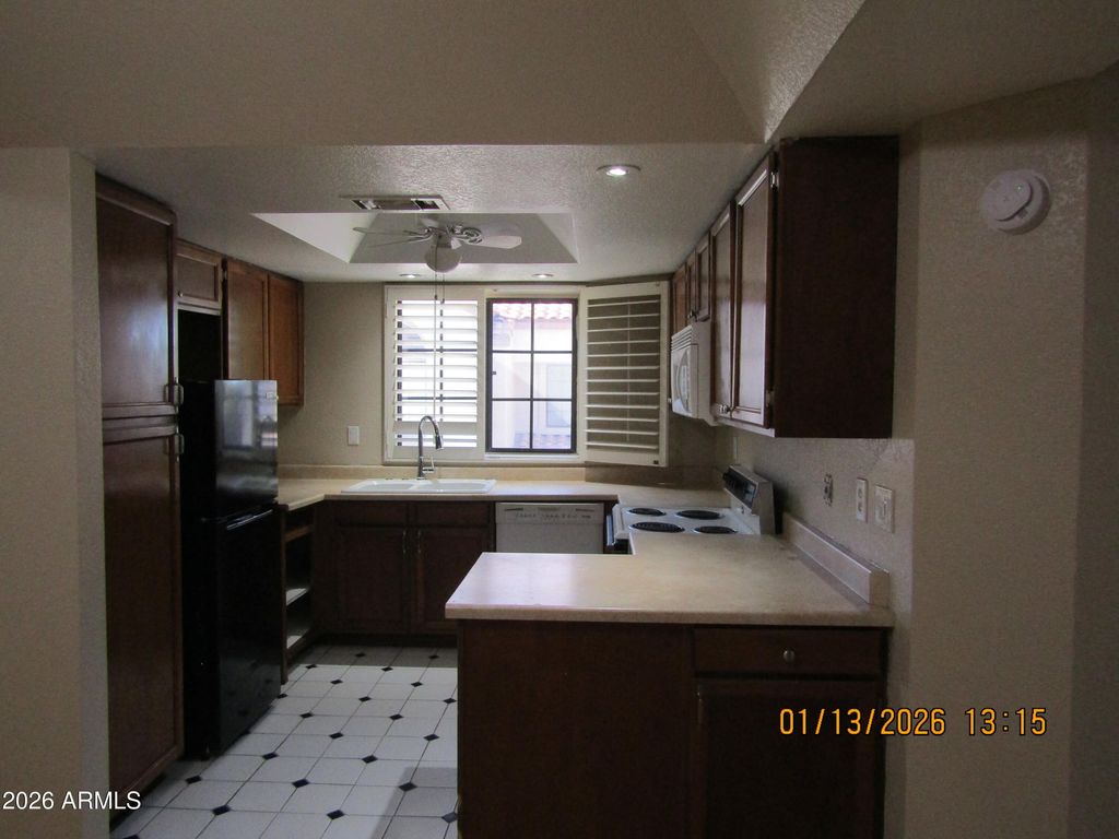 Image 3 of property listing at 818 S WESTWOOD Street 207, Mesa, AZ 85210