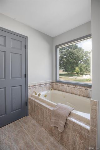 9110 Old Oak Drive, Grand Blanc, MI 48439