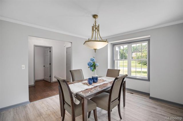 9110 Old Oak Drive, Grand Blanc, MI 48439