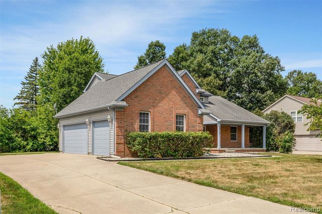 9110 Old Oak Drive, Grand Blanc, MI 48439