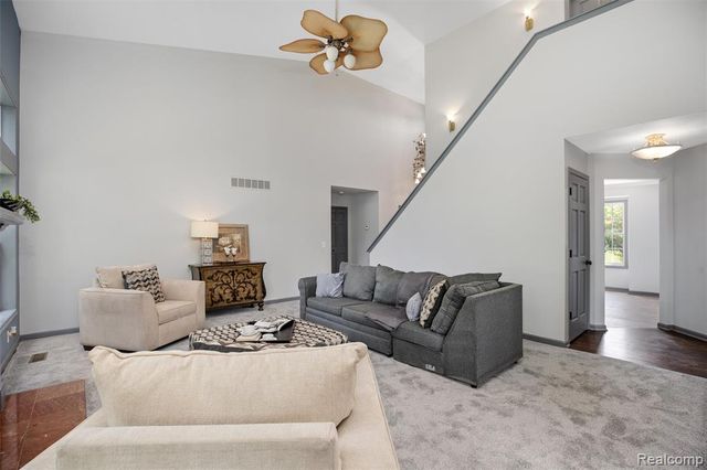 9110 Old Oak Drive, Grand Blanc, MI 48439