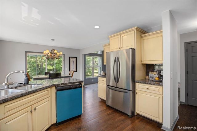 9110 Old Oak Drive, Grand Blanc, MI 48439