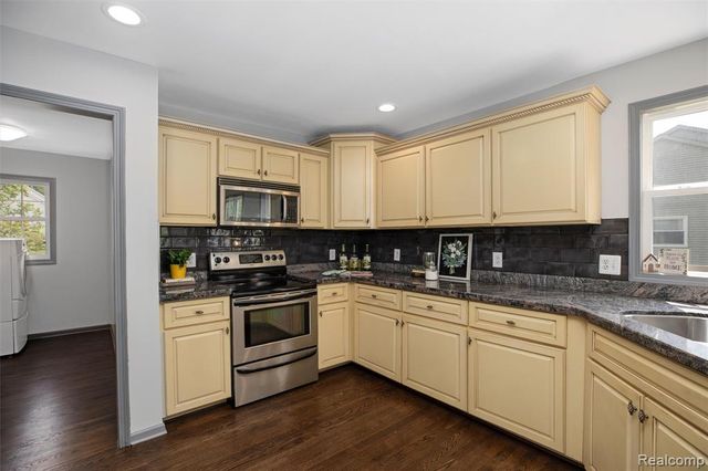 9110 Old Oak Drive, Grand Blanc, MI 48439