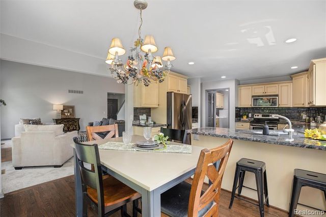 9110 Old Oak Drive, Grand Blanc, MI 48439
