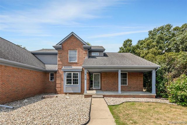 9110 Old Oak Drive, Grand Blanc, MI 48439