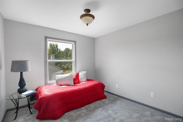 9110 Old Oak Drive, Grand Blanc, MI 48439
