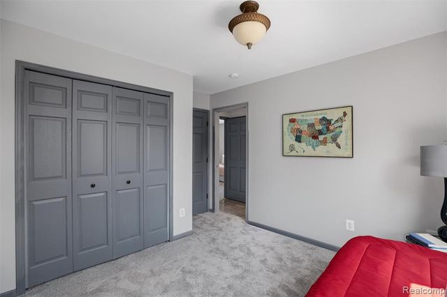 9110 Old Oak Drive, Grand Blanc, MI 48439