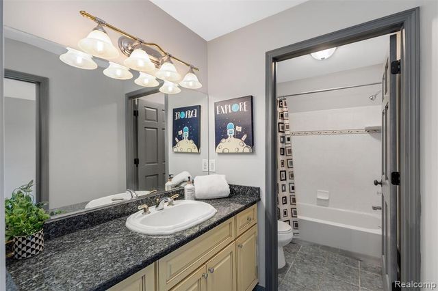 9110 Old Oak Drive, Grand Blanc, MI 48439