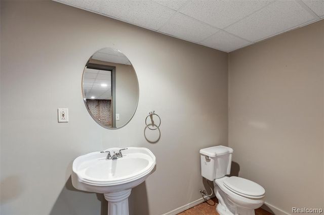 9110 Old Oak Drive, Grand Blanc, MI 48439