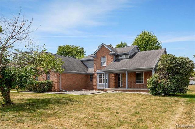 9110 Old Oak Drive, Grand Blanc, MI 48439